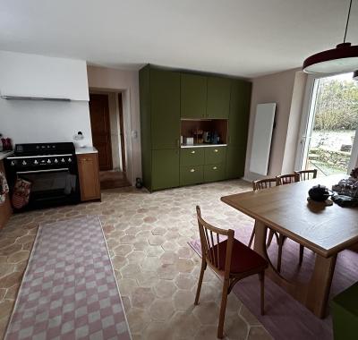Chambre meublée à louer dans une maison de village
