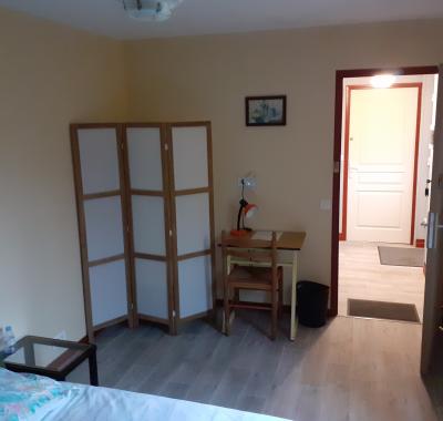 Chambre avec accès cuisine