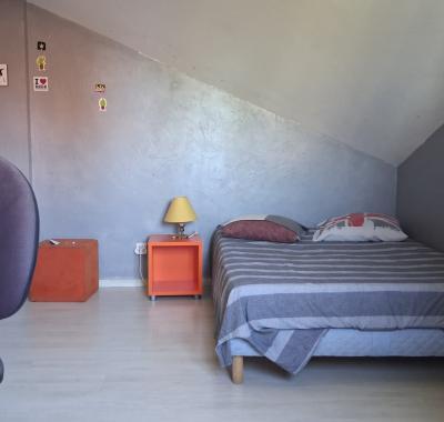Chambre à louer dans villa. 14m2 + salle de bains et wc indépendante