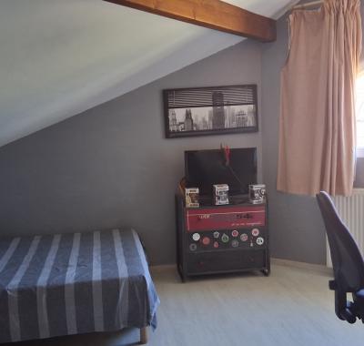 Chambre à louer dans villa. 14m2 + salle de bains et wc indépendante