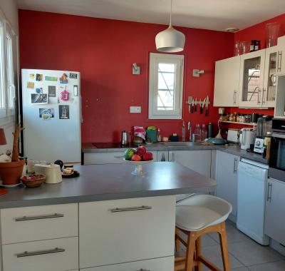 Jolie chambre avec salle de bain privative