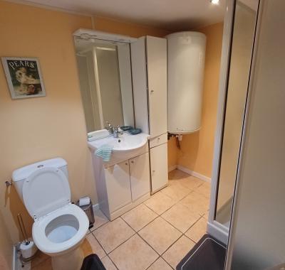 Chambre privative avec salle d'eau