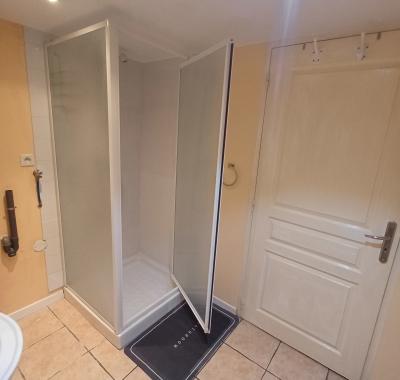 Chambre privative avec salle d'eau