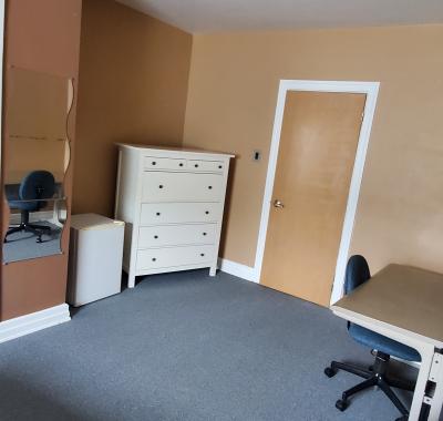 Chambre privée tout près du Métro Longueuil (2e station downtown)