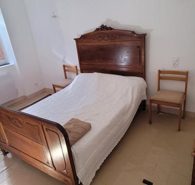 Chambre dans grande maison de village, au coeur des Corbières