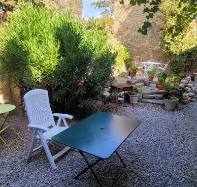 Chambre dans grande maison de village, au coeur des Corbières