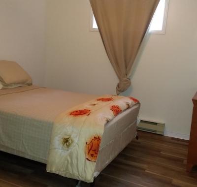 Chambre avec lit double à louer à Stanstead (J0B3E0)
