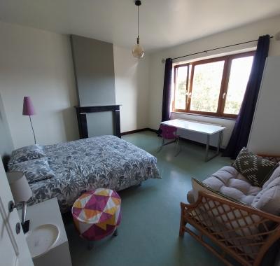 Chambre spacieuse à 300 m de la gare