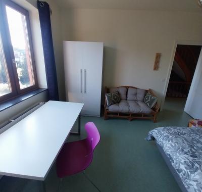 Chambre spacieuse à 300 m de la gare