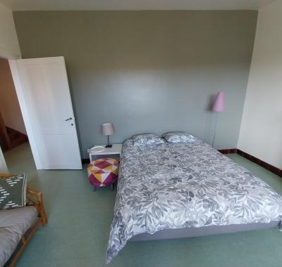 Chambre spacieuse à 300 m de la gare