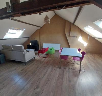 Chambre spacieuse à 300 m de la gare