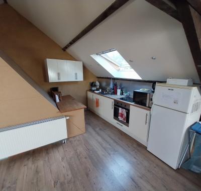 Chambre spacieuse à 300 m de la gare