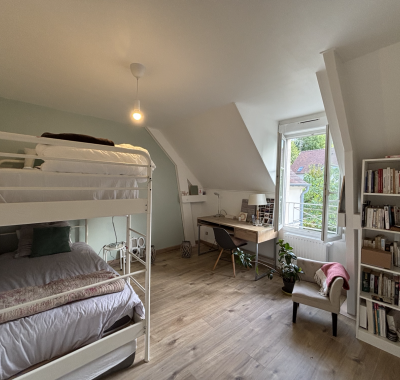 Chambre lumineuse de 12 m² dans une grande maison à Senlis