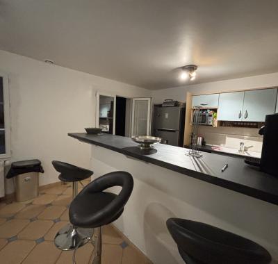 Chambre lumineuse de 12 m² dans une grande maison à Senlis