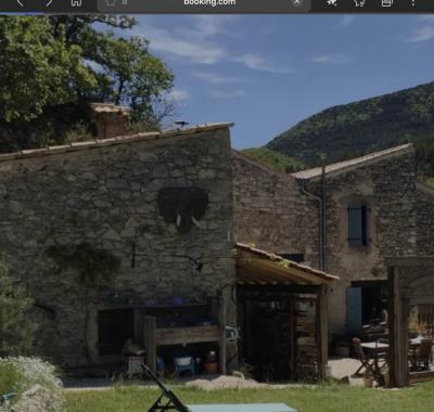Chambre à louer avec  cuisine, machine à laver salon, douche,  etc
