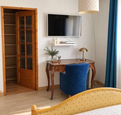 Chambre avec sdb et dressing dans maison avec jaridn