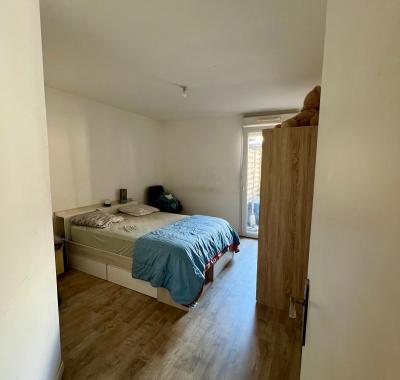 Grande chambre 13m² – Résidence récente bord de Seine