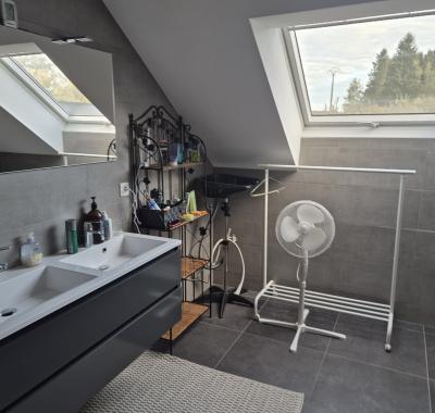 Chambre dans un duplex privé .Arlon ( Stokem)