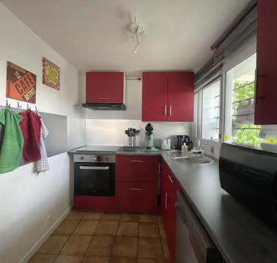 Une chambre (déco surf) à louer dans un appartement à partager