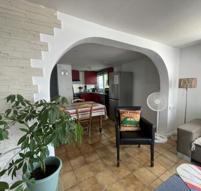 Une chambre (déco surf) à louer dans un appartement à partager