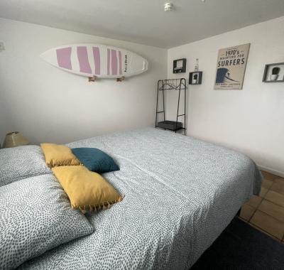 Une chambre (déco surf) à louer dans un appartement à partager