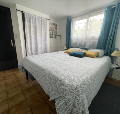Une chambre (déco surf) à louer dans un appartement à partager