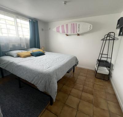 Une chambre (déco surf) à louer dans un appartement à partager