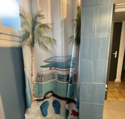 Une chambre (déco surf) à louer dans un appartement à partager