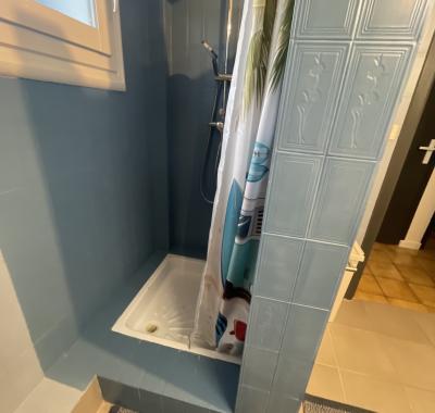 Une chambre (déco surf) à louer dans un appartement à partager