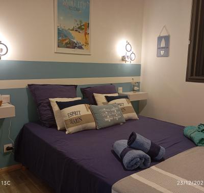 1 chambre lit 2 personnes et 1 avec 2 lits1 personne