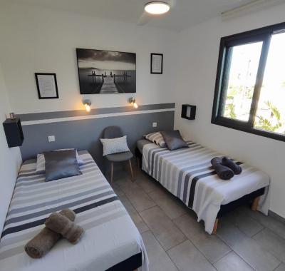 1 chambre lit 2 personnes et 1 avec 2 lits1 personne