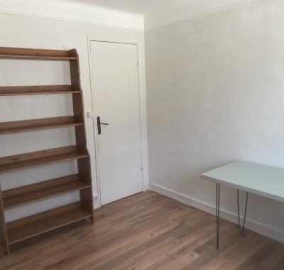 Chambre à louer chez l’habitant - pour étudiants - dans 5p Versailles