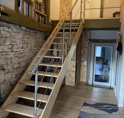 Grande chambre dans maison