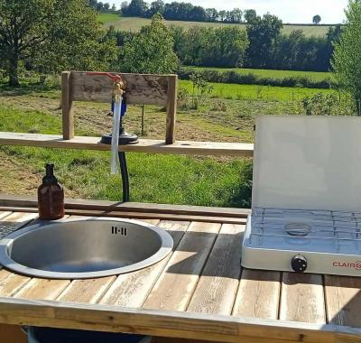 Chalet insolite dans le jardin