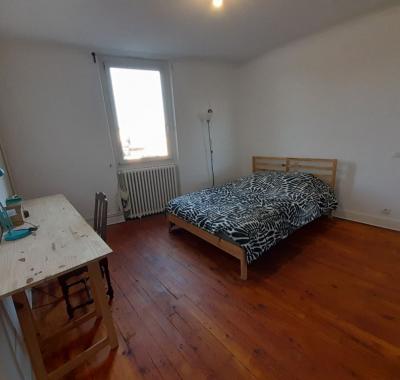 Grande chambre en centre ville