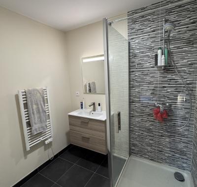 Chambre équipée avec SDB privée + espace sport & détente