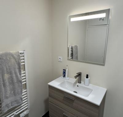 Chambre équipée avec SDB privée + espace sport & détente