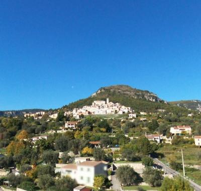 Gîte 4 étoiles avec jardin pour 6 pers. près de Grasse et Cannes