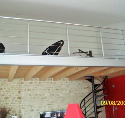 Chambre douillette, et piscine dans village tranquille