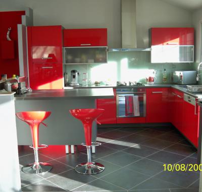 Chambre douillette, et piscine dans village tranquille