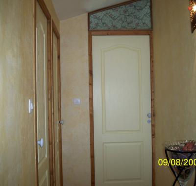 Chambre douillette, et piscine dans village tranquille