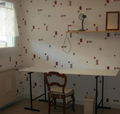 Chambre avec douche coin cuisine wc