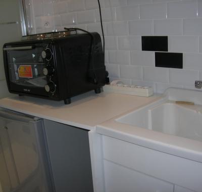 Chambre avec douche coin cuisine wc