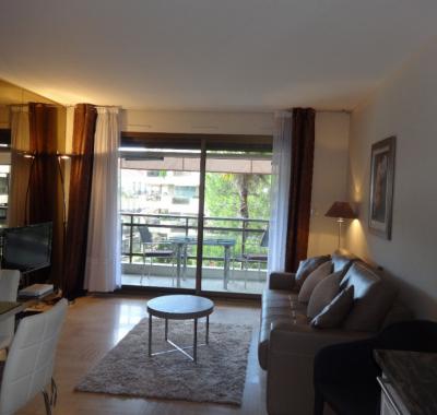 Très joli studio à 100 mètres de la Croisette à Cannes dans résidence renommée