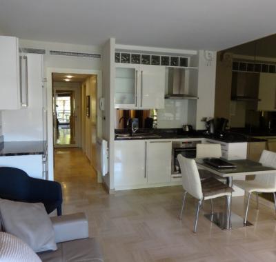 Très joli studio à 100 mètres de la Croisette à Cannes dans résidence renommée