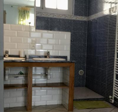 Chambre calme et spacieuse chez l'habitant centre ville Chatellerault