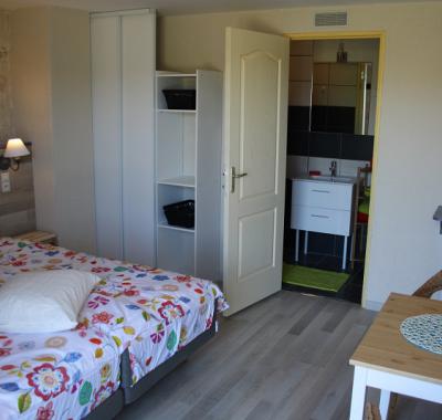 Chambre de luxe avec tout comfort.