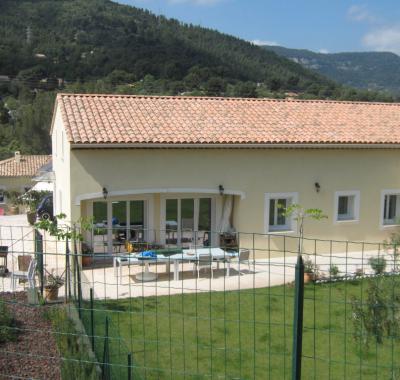 Mélanie et Pierre seront ravies de vous acceillir dans maison