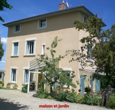 Chambre à louer dans grande maison