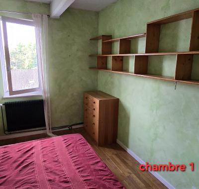 Chambre à louer dans grande maison